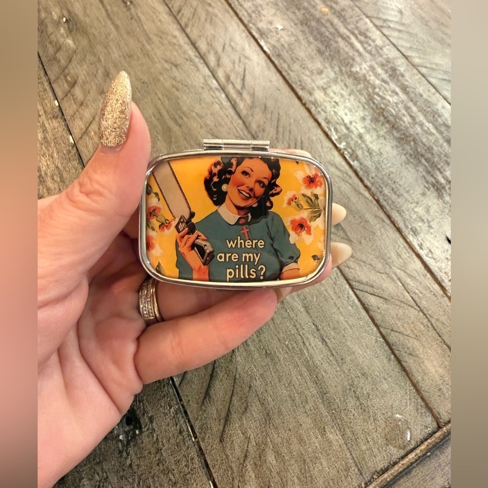 BNWT “Where Are My Pills” 2 Compartment Pill Case - Picture 4 of 5